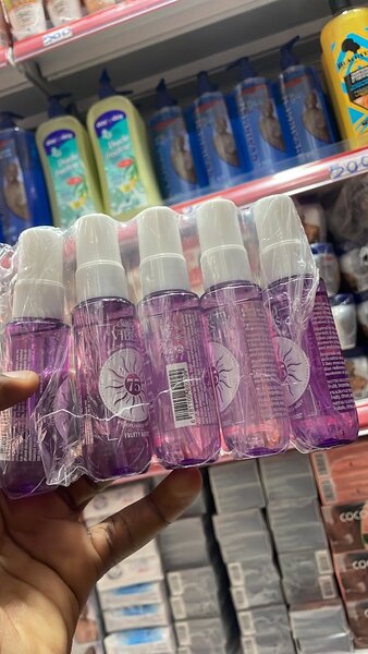 Spray parfumé vibrant pour le corps