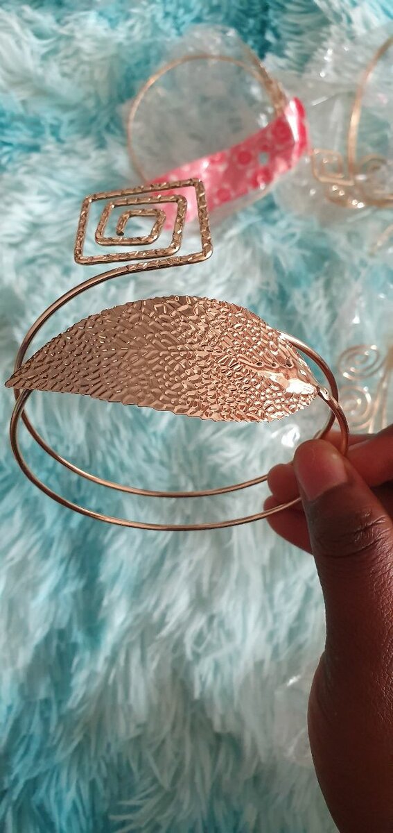 Bracelets décoratifs de bras