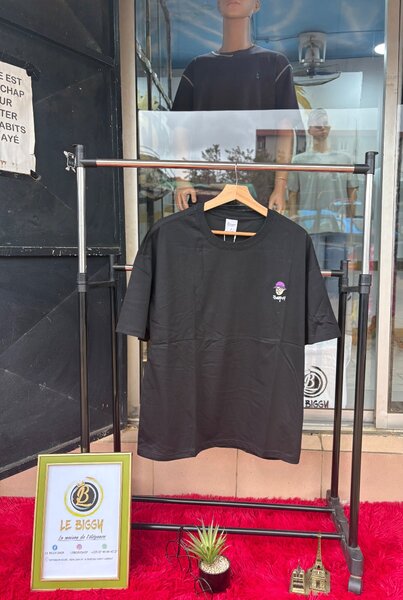 T-shirt noir décontracté