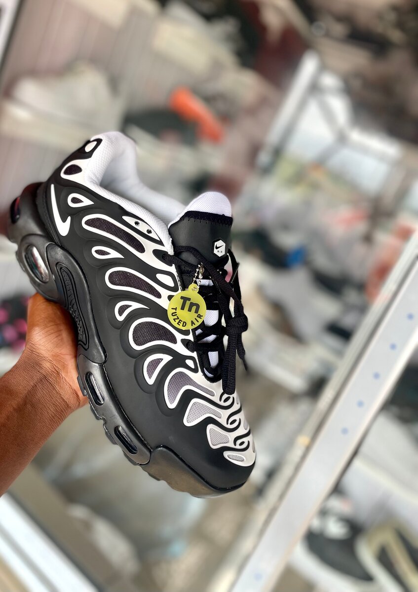 Baskets TN Air Noir Blanc