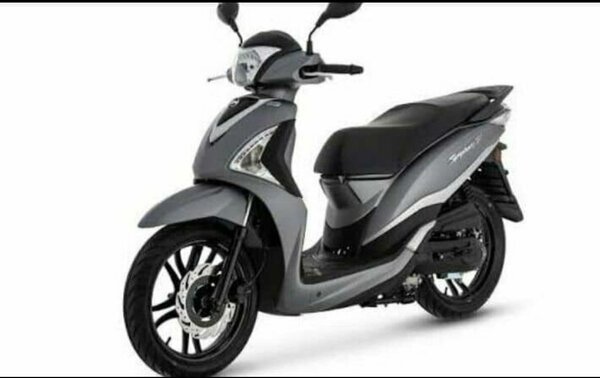 Scooter Yamaha gris