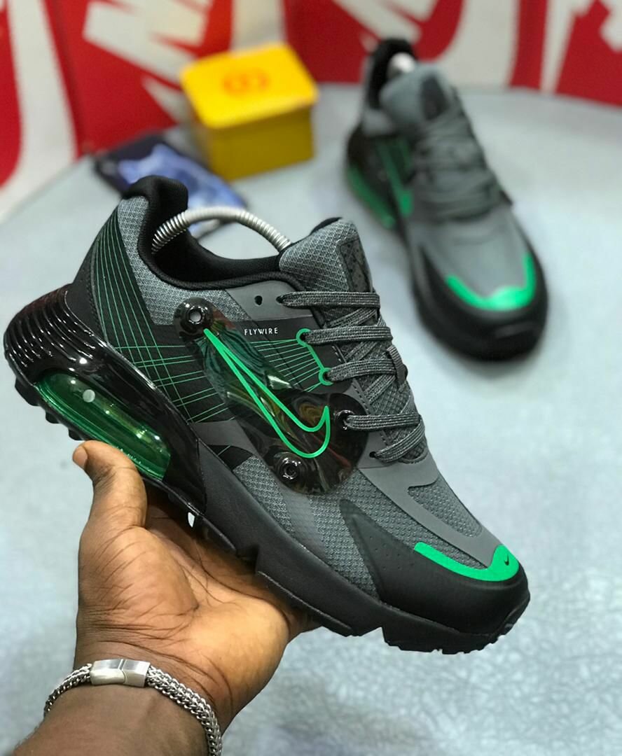 Chaussures Nike grises vertes