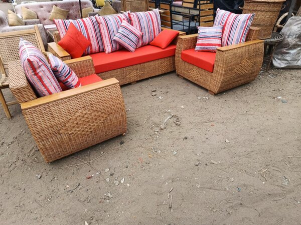 Salon en rotin avec coussins