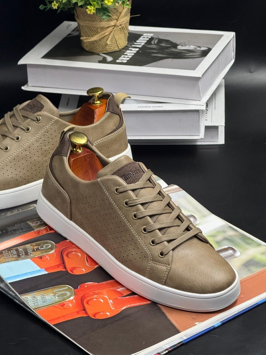 TIMBERLAND BEIGE AND WHITE