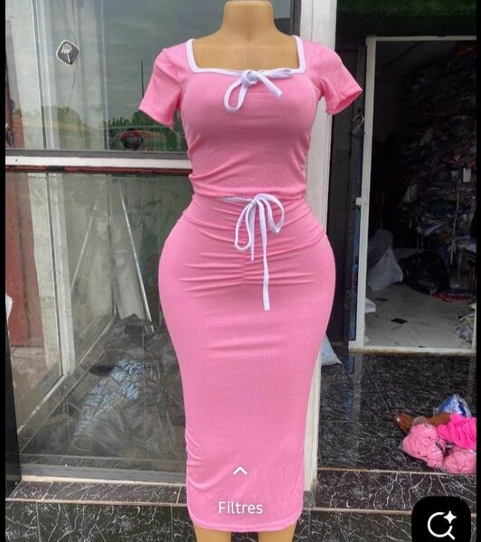 Robe ajustée rose féminine