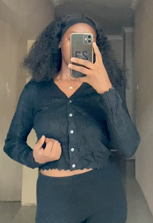 Short knitted Sweater with buttons in black :M/S