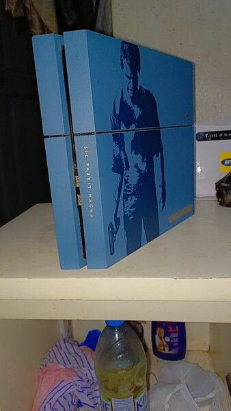 Console PS4 Édition Limitée