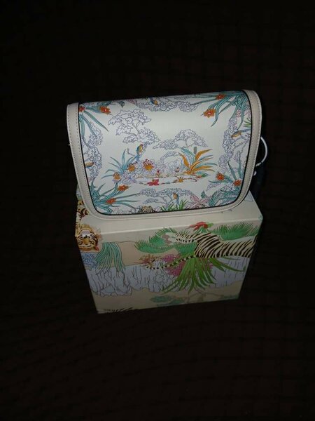 Sac à main élégant en toile imprimée