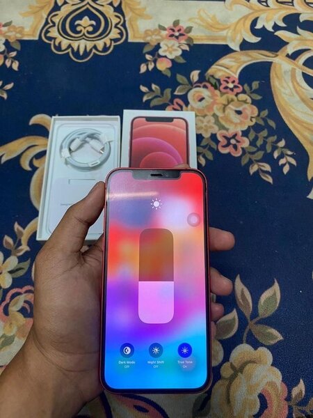 Smartphone rouge dernier cri