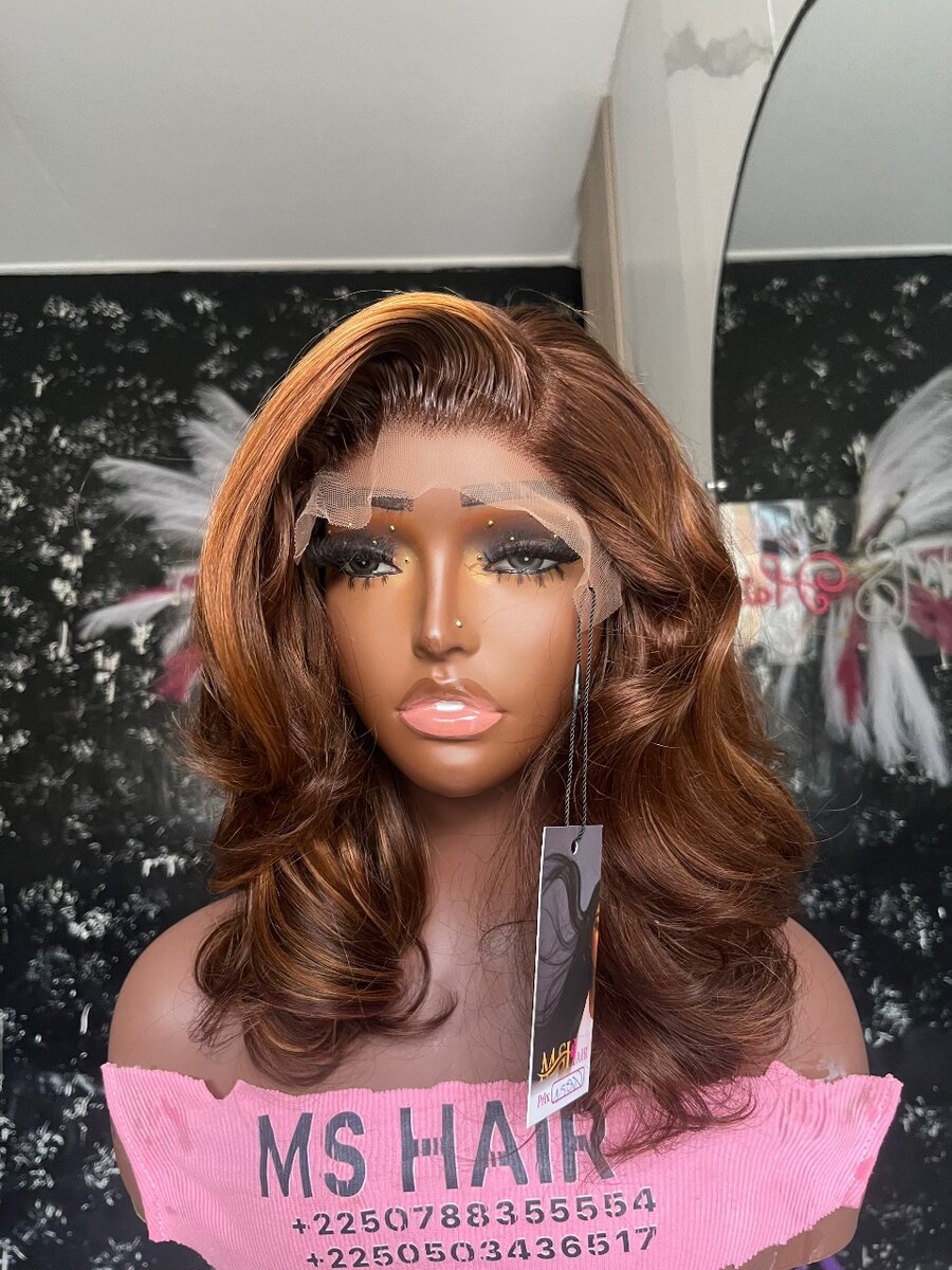 Perruque Ondulée en Dentelle