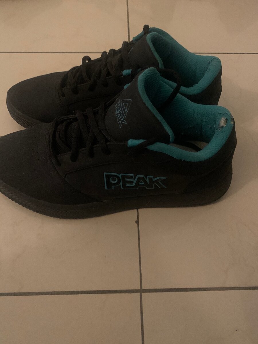 Chaussures de sport PEAK noires