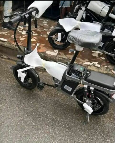 Vélo électrique pliable compact