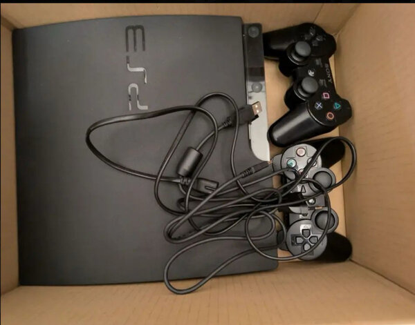 Console PS3 avec manettes
