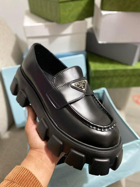 Mocassins Prada robustes noirs