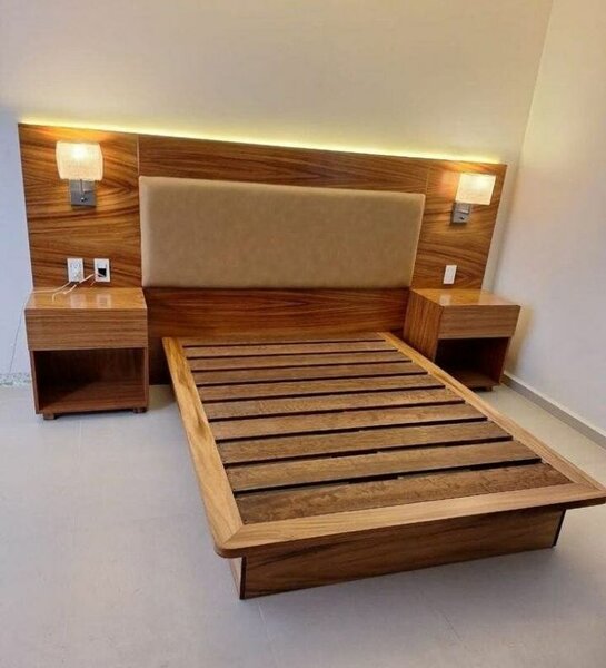 Lit double moderne en bois