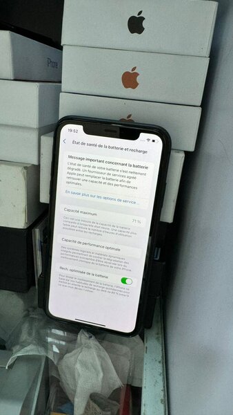 *iphone 11 64g tout passe :