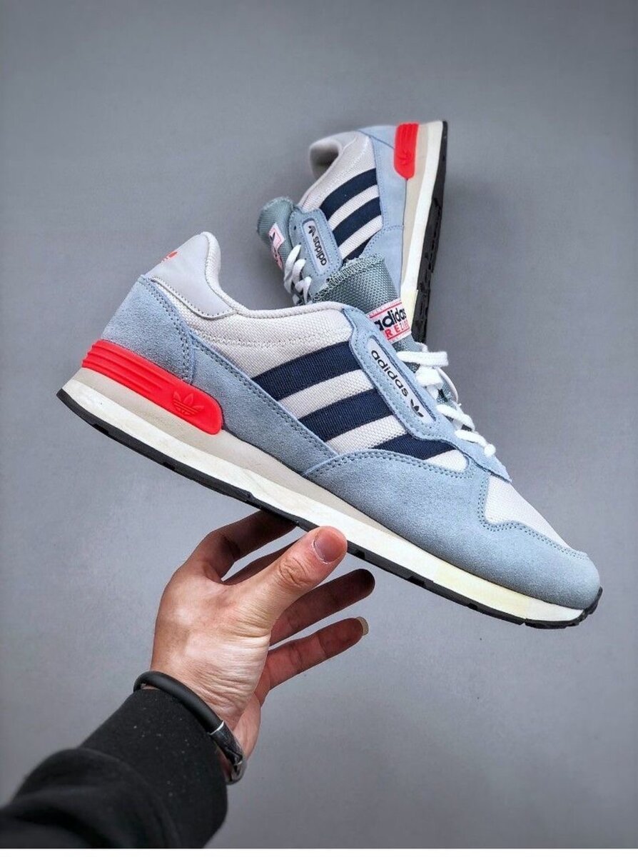 Chaussures Adidas rétro bleues