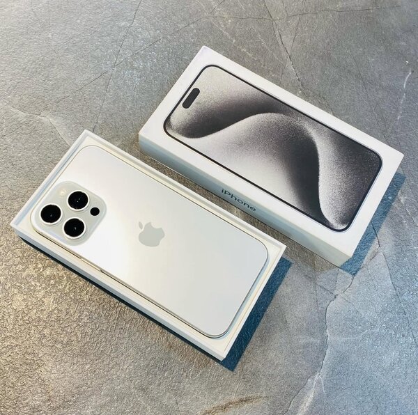 iPhone 15 pro Max 256gb avec carton