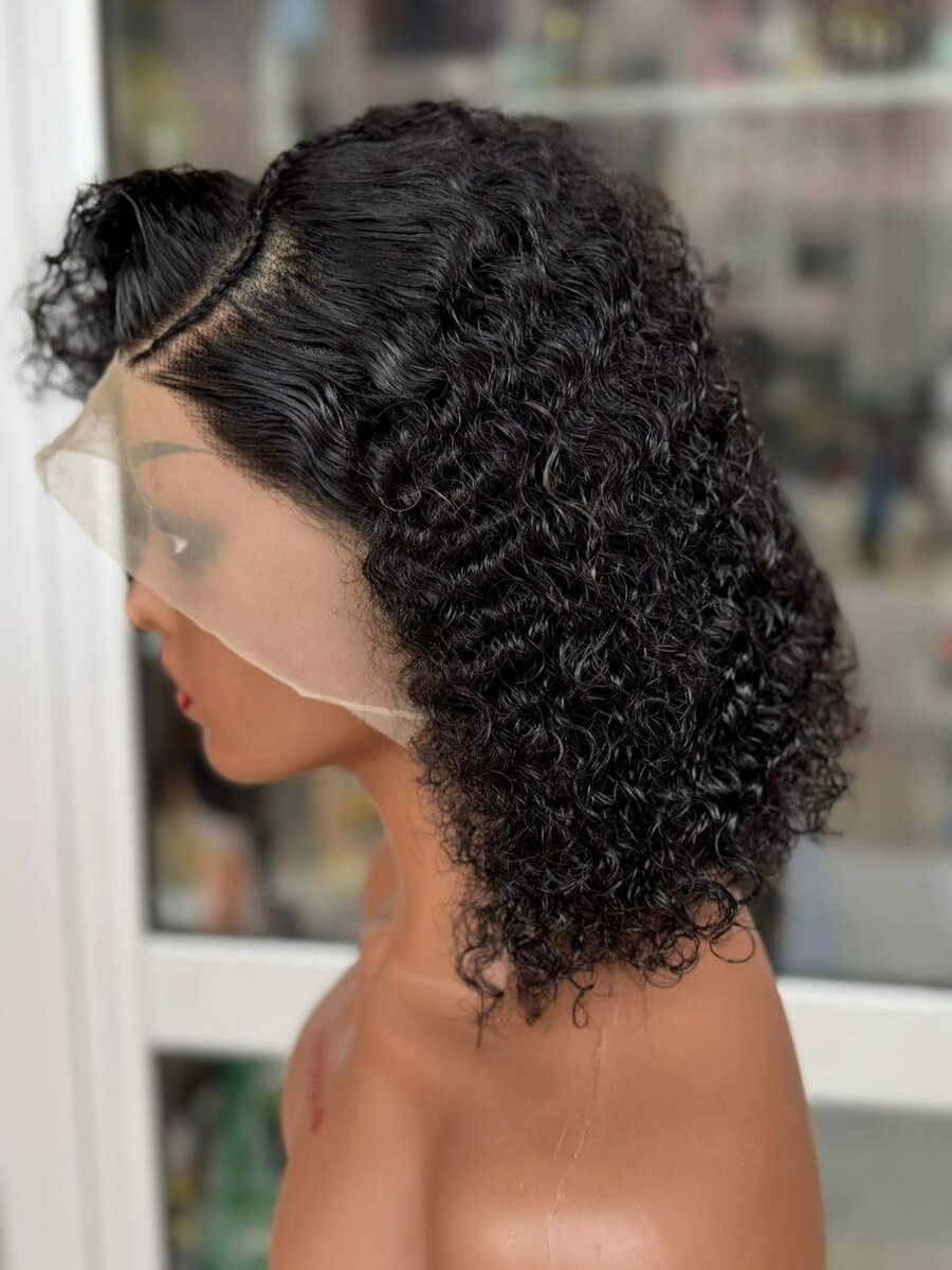 Perruque en dentelle bouclée