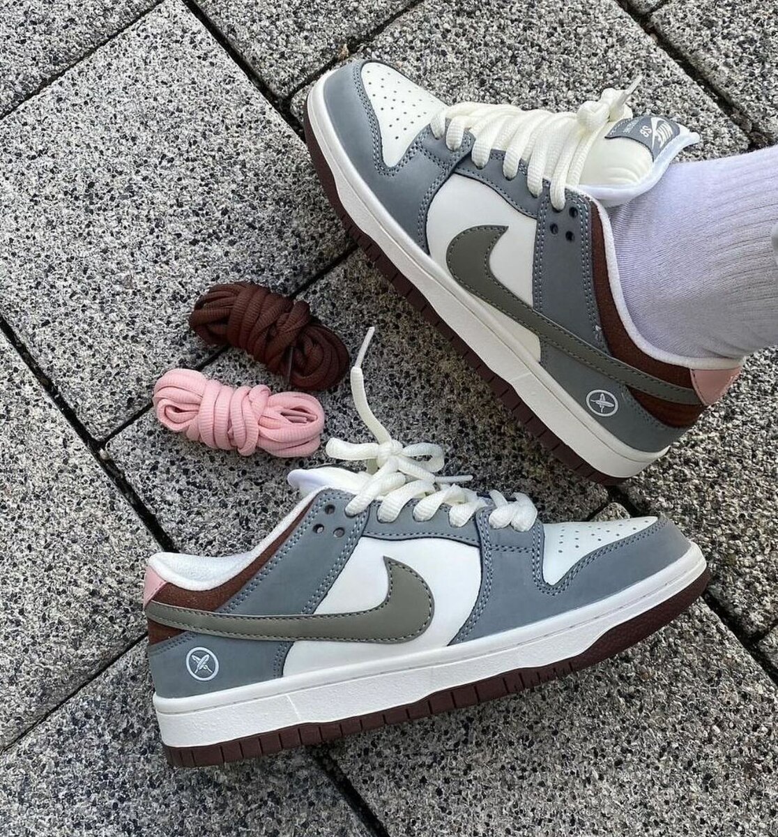 NIKE SB DUNK LOW