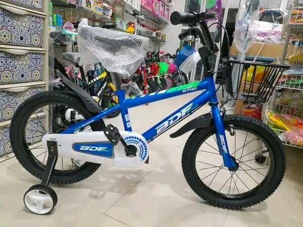 Vélo enfant avec stabilisateurs