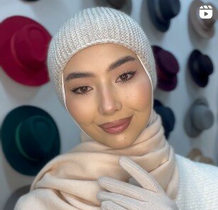 Красивая женская шапка-вязка. Турция