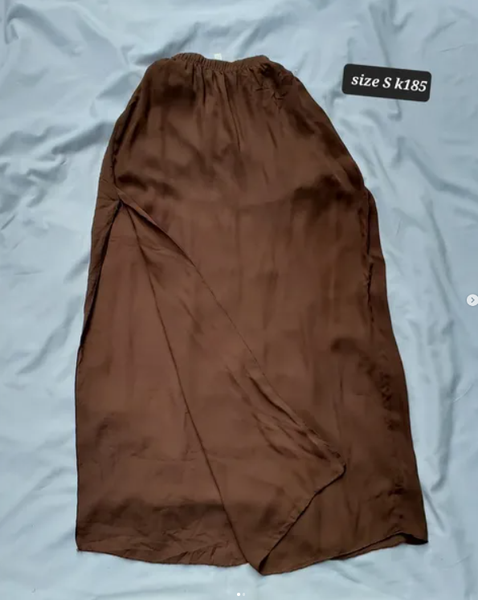 brown skirt