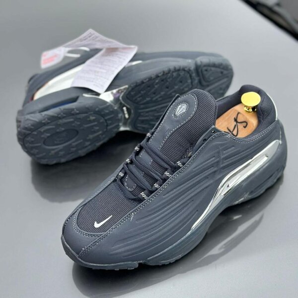 Baskets noires modernes