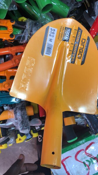 Pelle en fer robuste