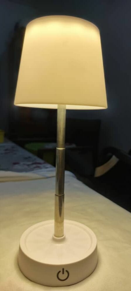 LAMPE DE TABLE