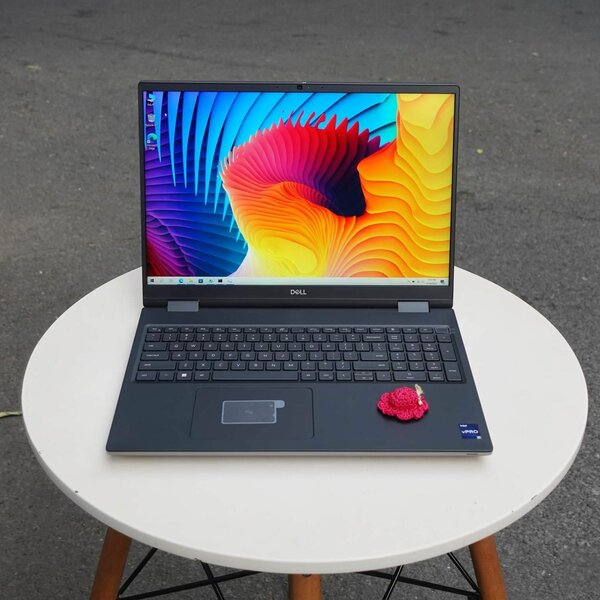 PC Gamer Workstation DELL Precision 7680 Core i5 13ème Génér