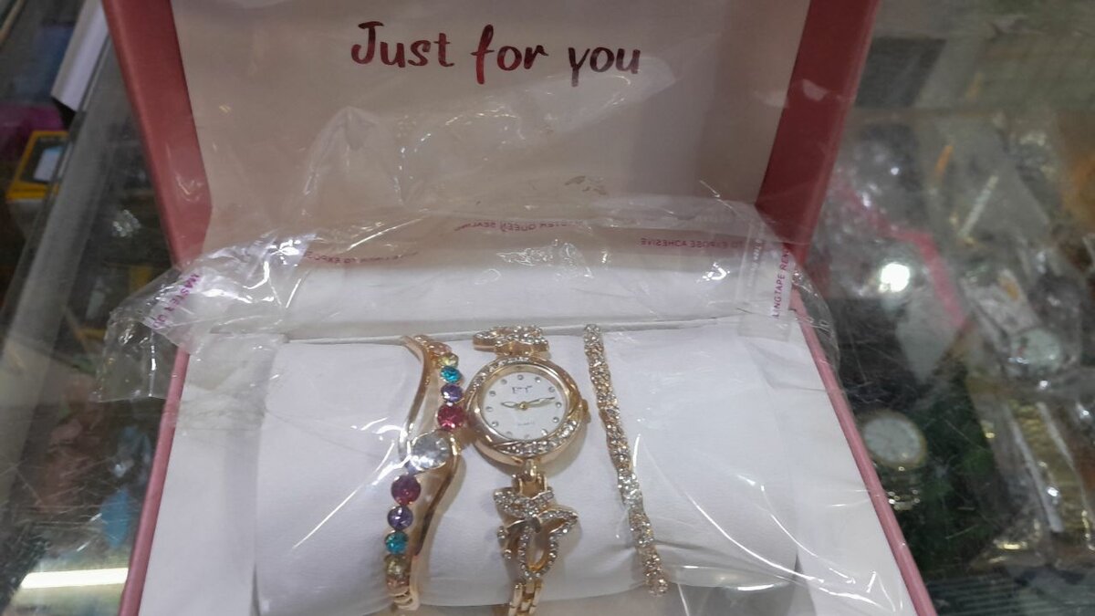Gift box watches set