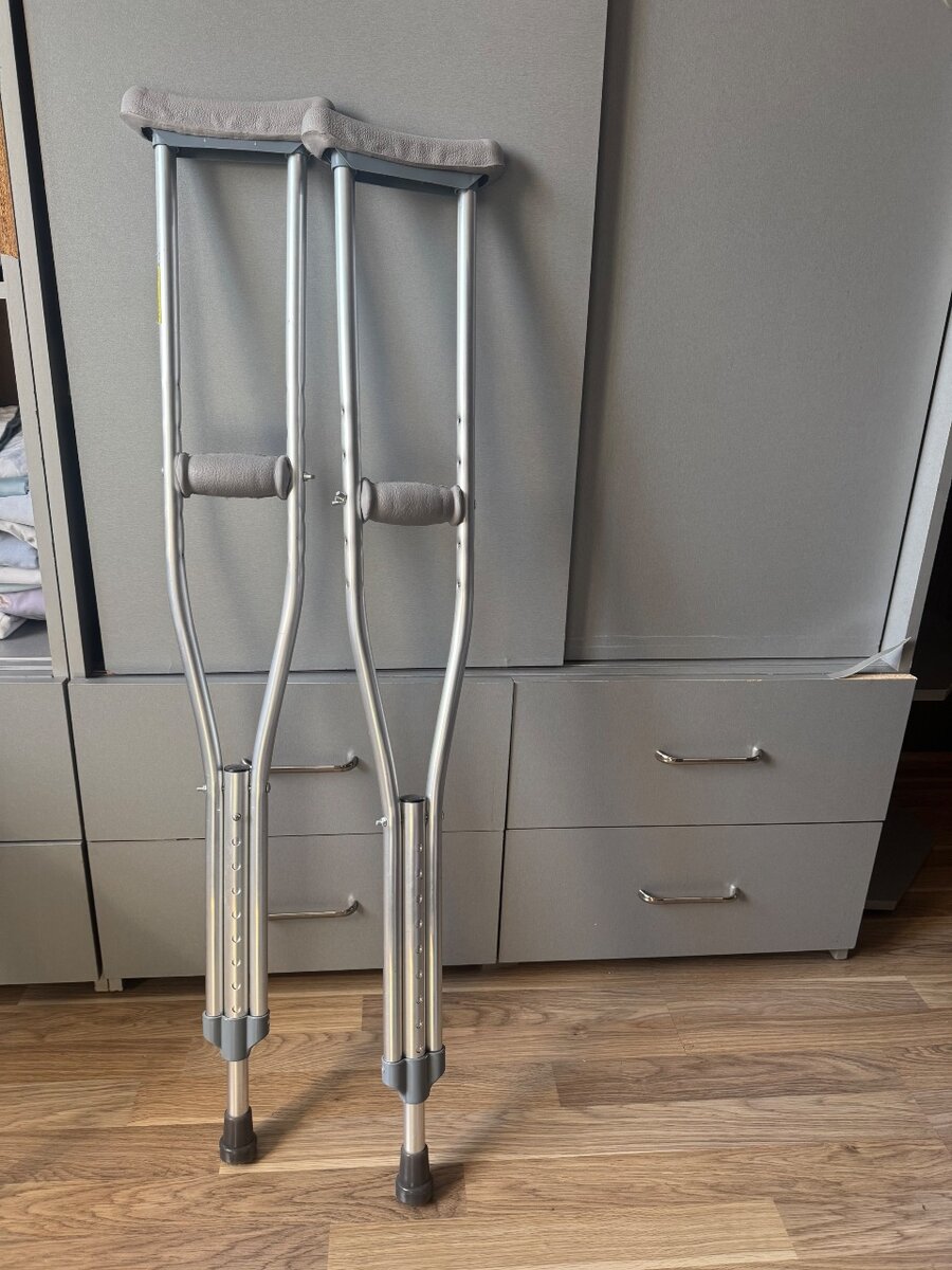 Костыли , детские , почти новые