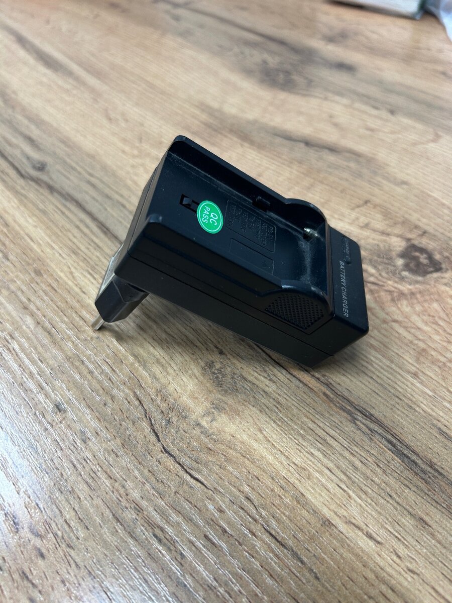 Зарядное устройство для аккумуляторов NP-F