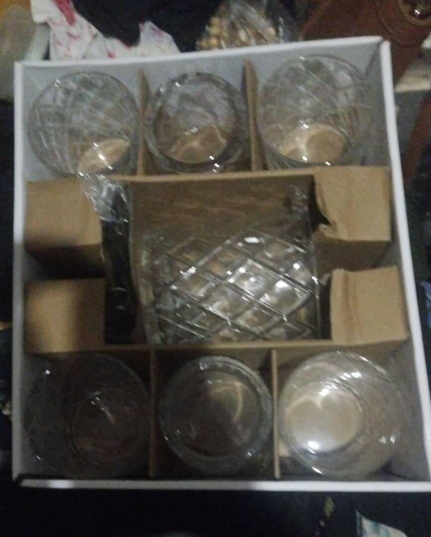 6 verres plus le seau et pince