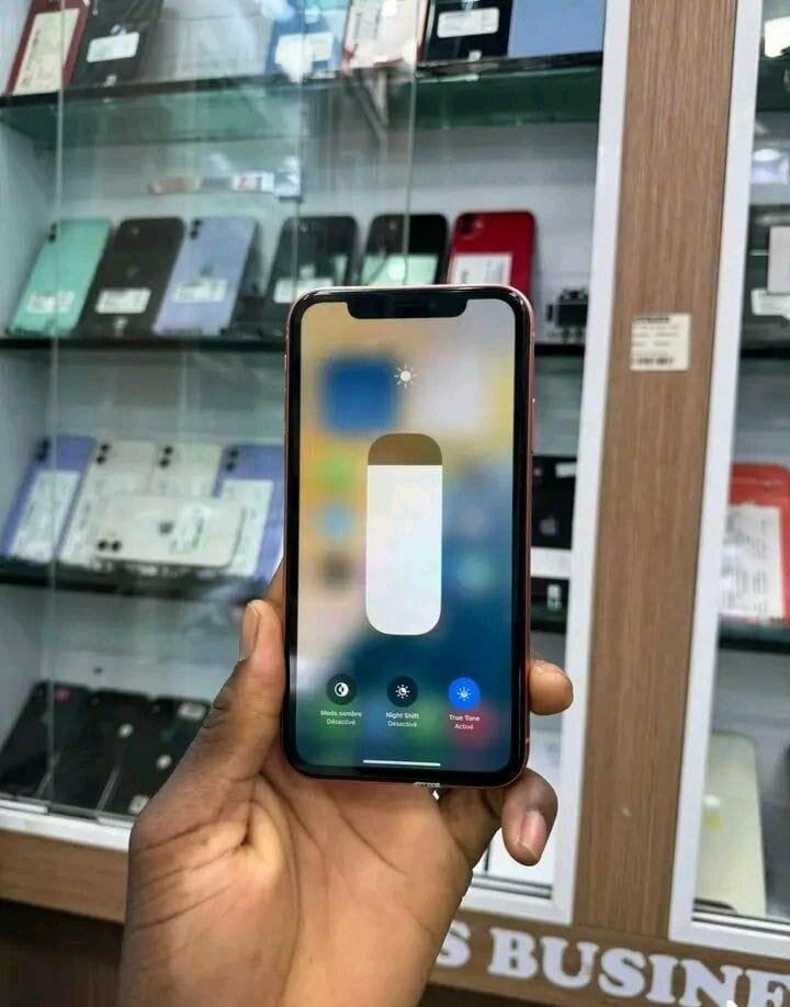 iPhone avec écran LCD