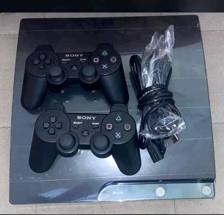 Console Sony PS3 avec manettes