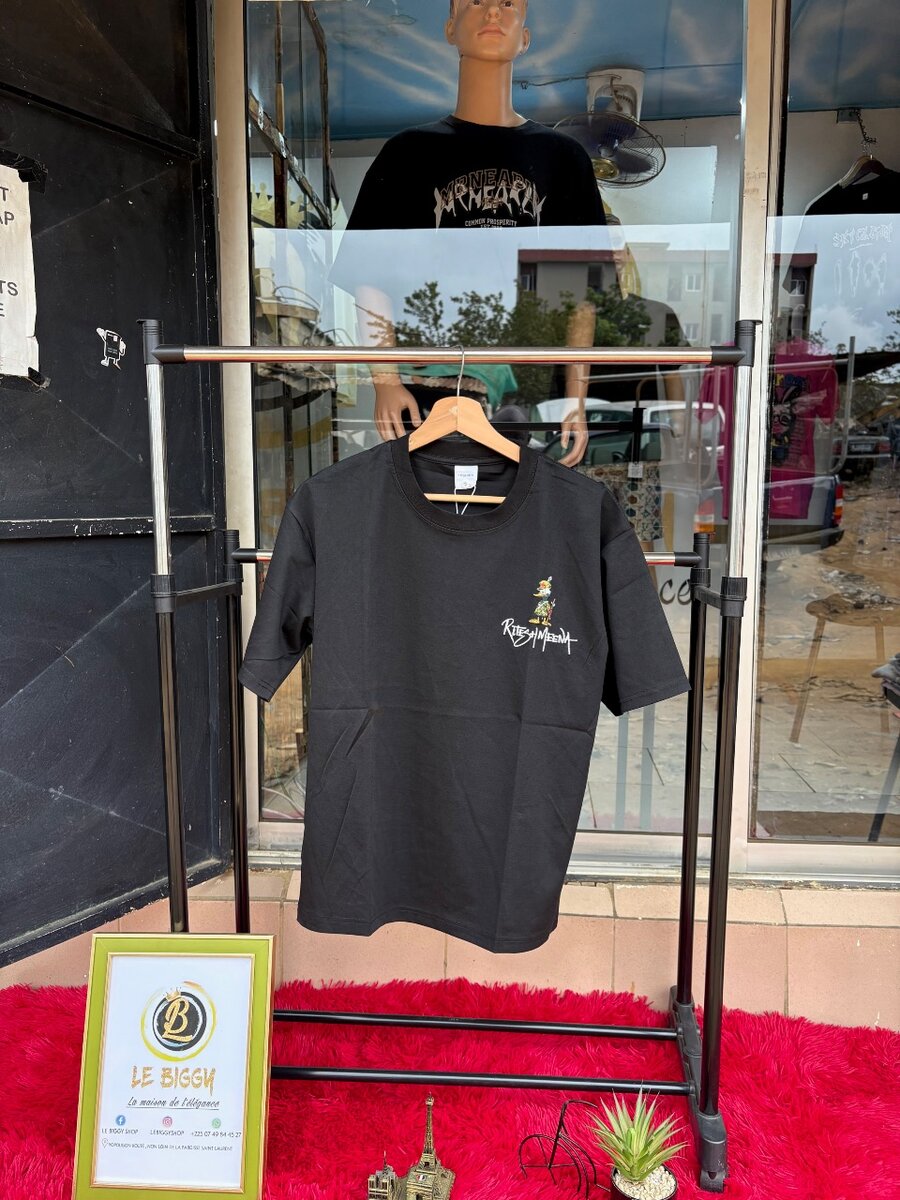 T-shirt noir graphique