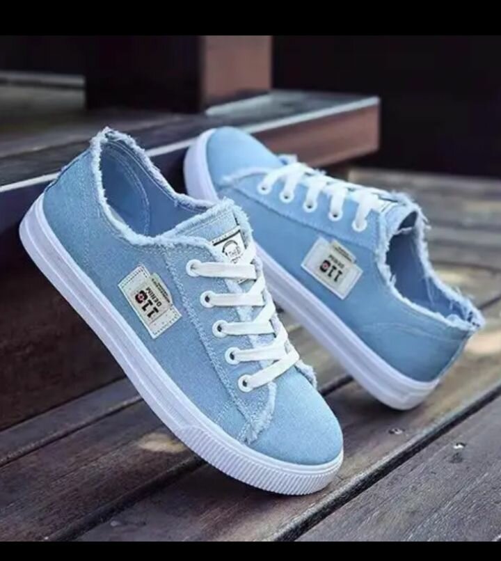 Ladies sneakers