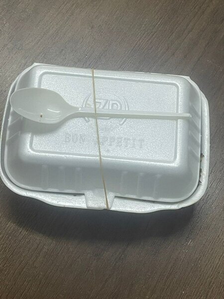 Plat à emporter savoureux