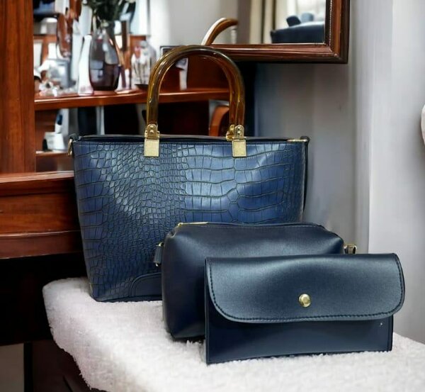 3 Piece Bags in 2500 Rs including Delivery Charges..