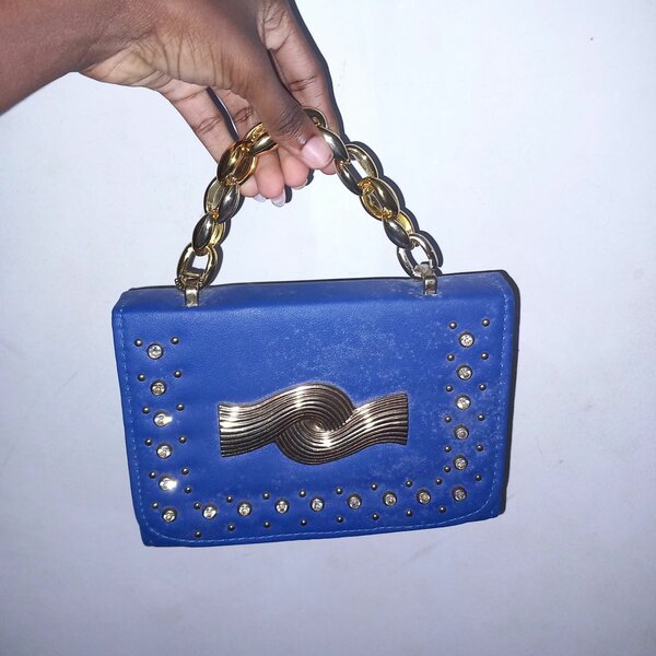 Sac à main bleu élégant