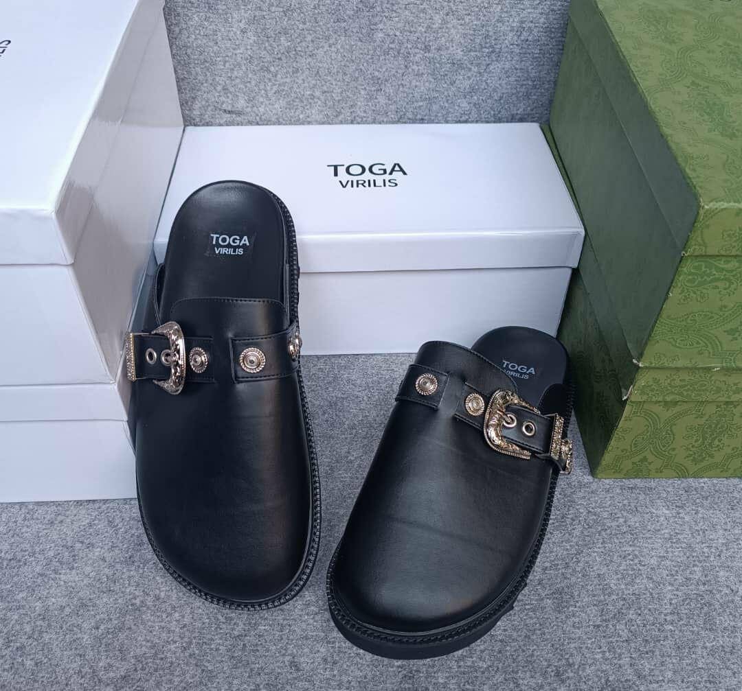 Mules en cuir noir Toga Virilis