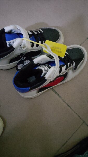 Chaussures montantes enfant colorées