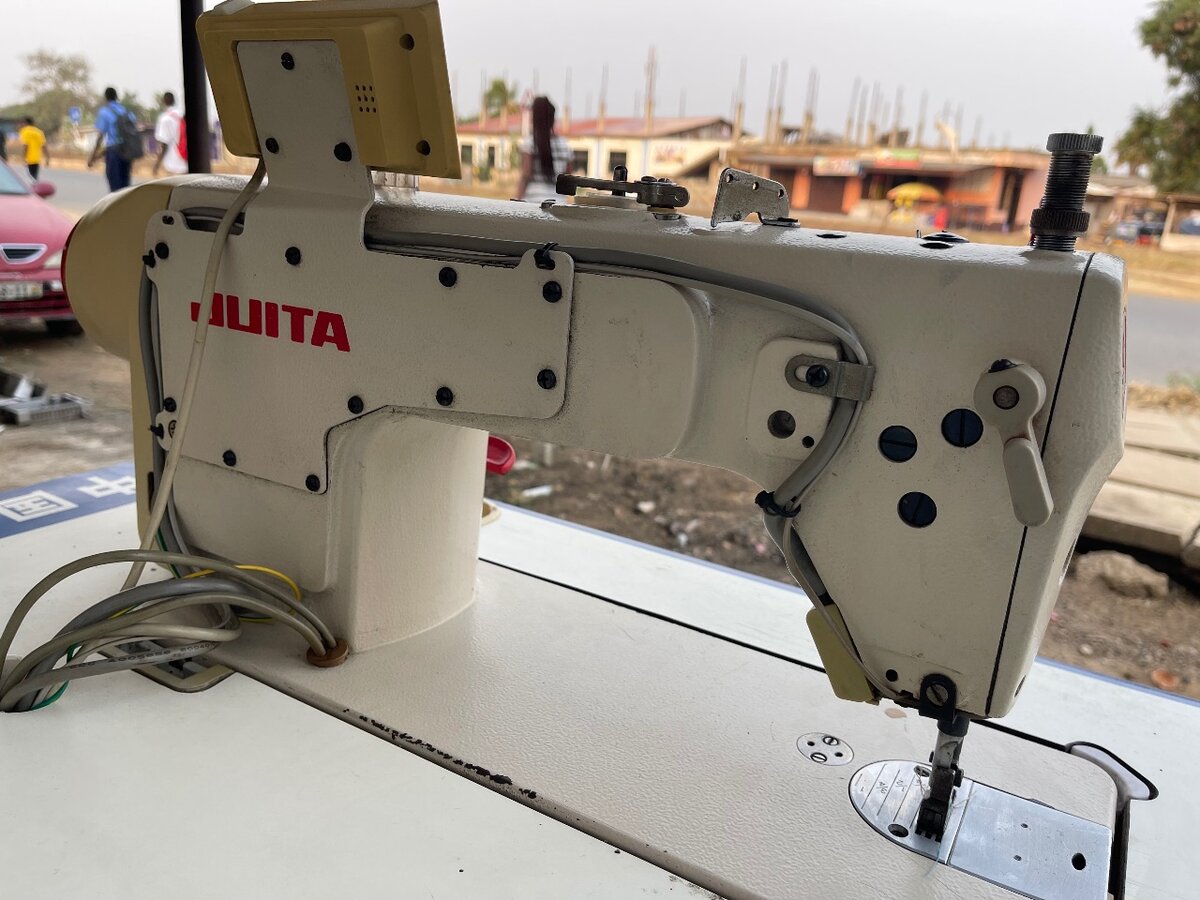 Industrial digital sewing machine