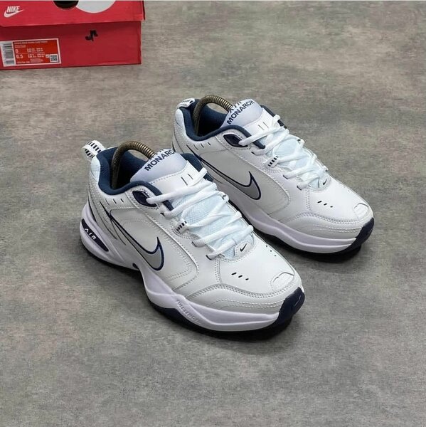 Chaussures Nike Air Monarch IV