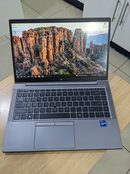 HP ZBook Firefly 14 inch G8 Workstation PC