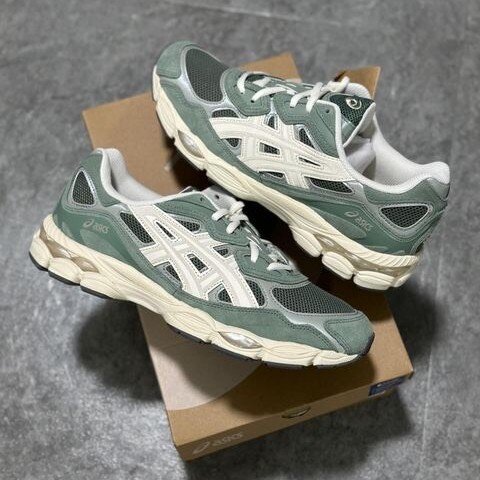 Chaussures de course Asics vertes