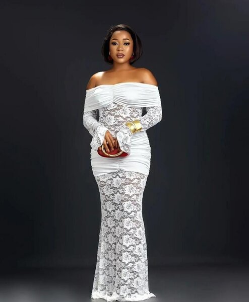 Robe de soirée longue en dentelle