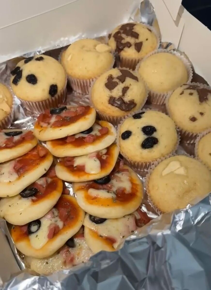 Assortiment de Mini Pizzas et Muffins